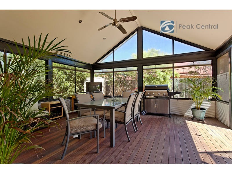 4 Harvest Lakes Boulevard, Atwell WA 6164