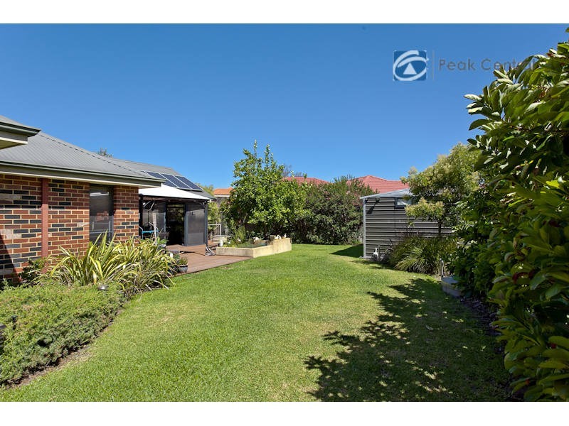 4 Harvest Lakes Boulevard, Atwell WA 6164