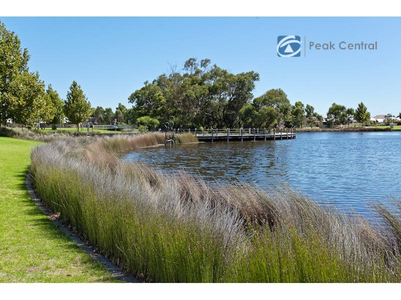 4 Harvest Lakes Boulevard, Atwell WA 6164