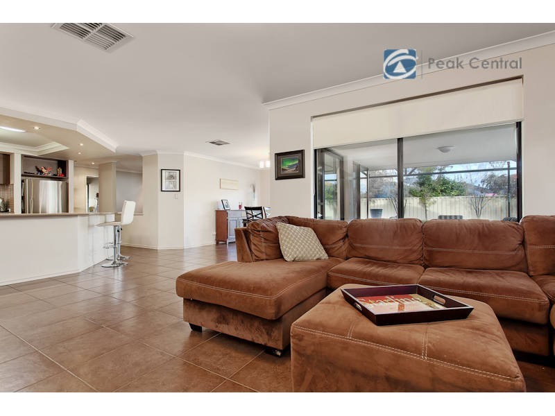8 Tranquil Gardens, Atwell WA 6164