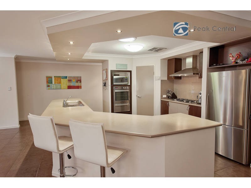 8 Tranquil Gardens, Atwell WA 6164