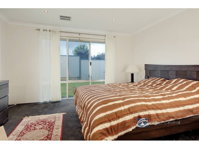6 Wisely Court, Aubin Grove WA 6164