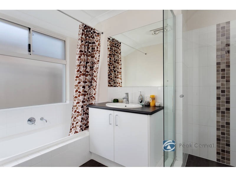 6 Wisely Court, Aubin Grove WA 6164