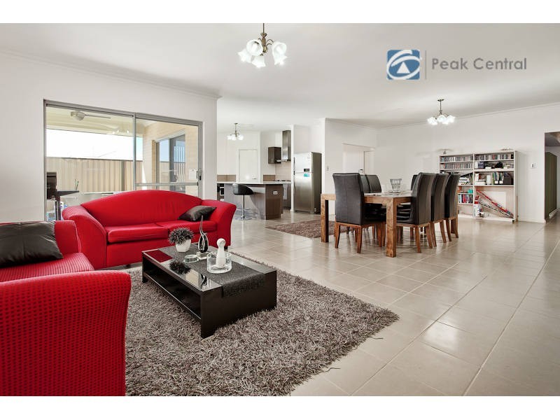 8 Descanso Loop, Aubin Grove WA 6164