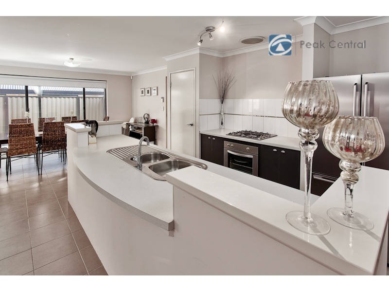 29 Kesiya Turn, Aubin Grove WA 6164