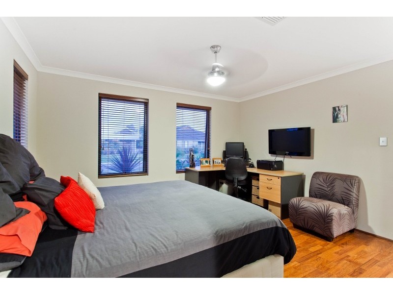 42 Blue Mountain Circuit, Aubin Grove WA 6164