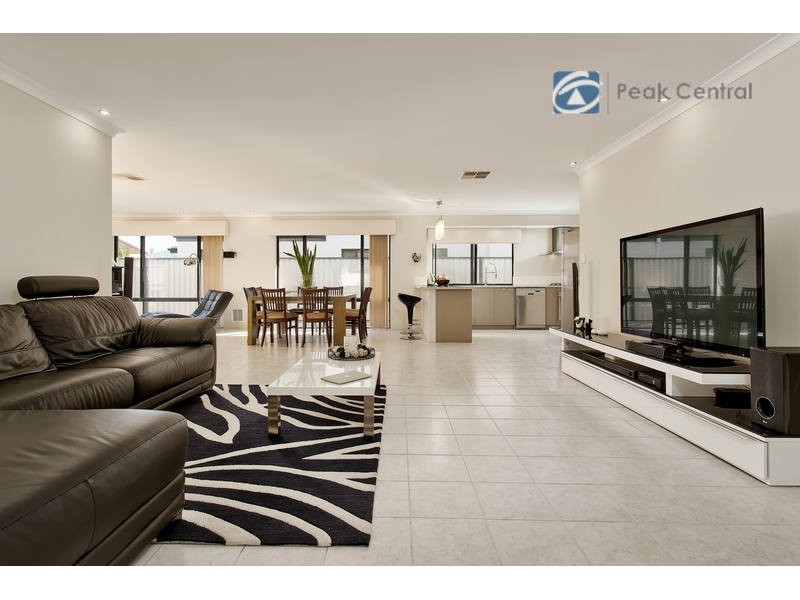 8 Giverny Gardens, Aubin Grove WA 6164