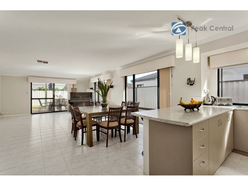 8 Giverny Gardens, Aubin Grove WA 6164