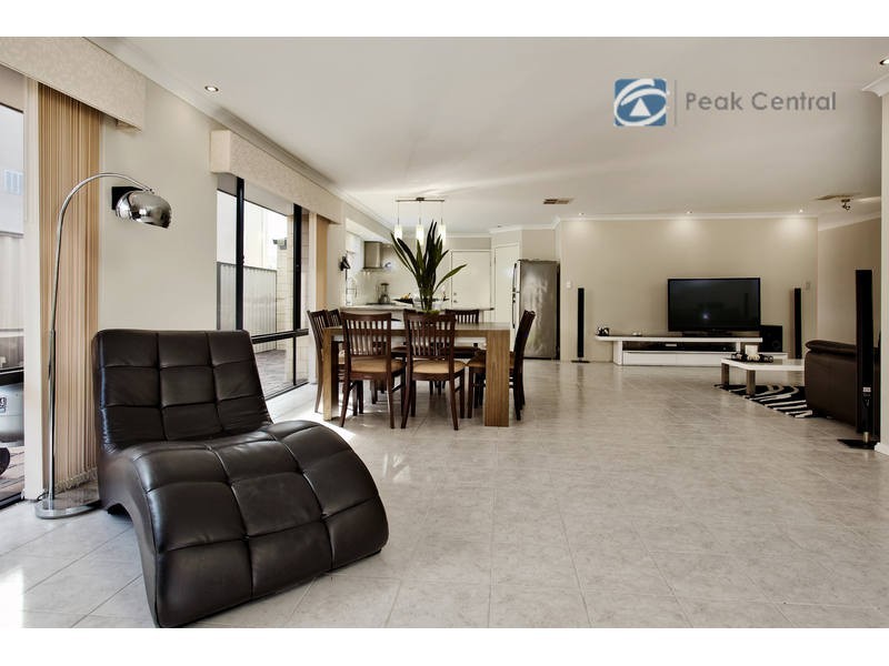 8 Giverny Gardens, Aubin Grove WA 6164