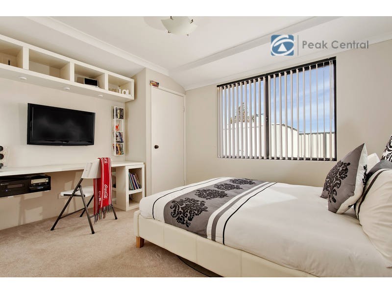 8 Giverny Gardens, Aubin Grove WA 6164