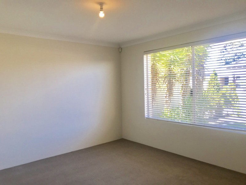 4 Sheringham Bend, Success WA 6164