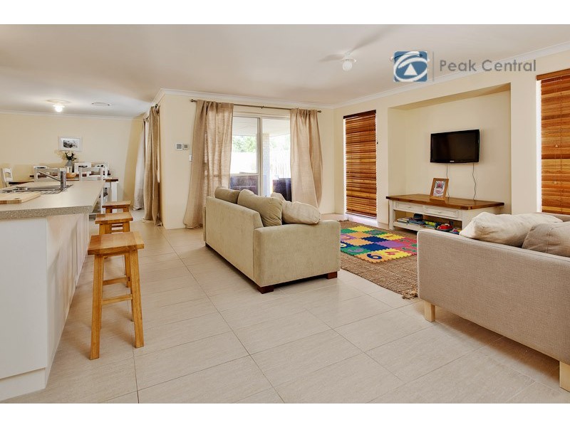 26 Atkins Parade, Hammond Park WA 6164