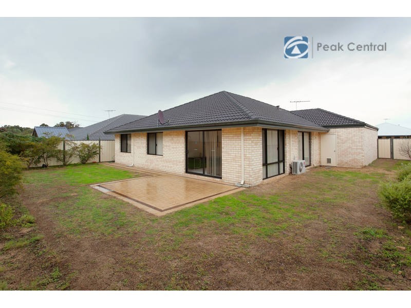 25 Roper Boulevard, Hammond Park WA 6164