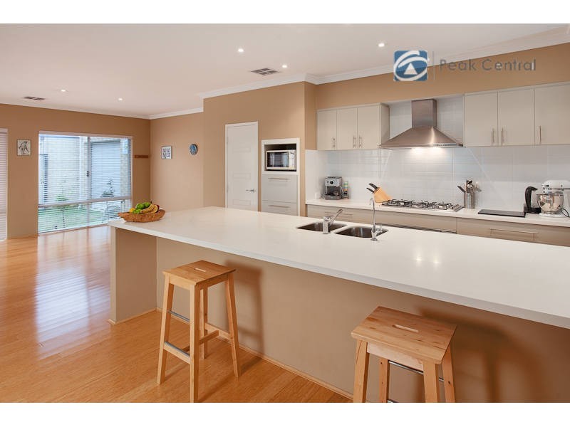 21 Kesiya Turn, Aubin Grove WA 6164