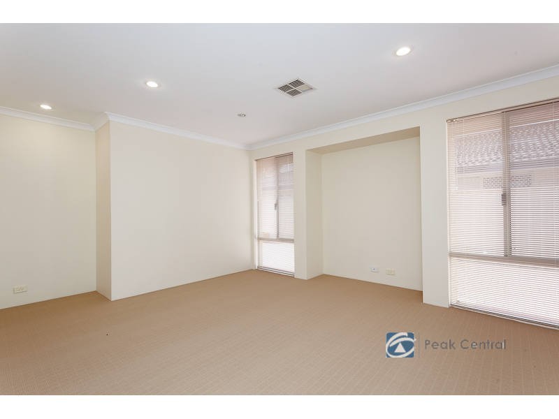 34 Brenchley Drive, Atwell WA 6164