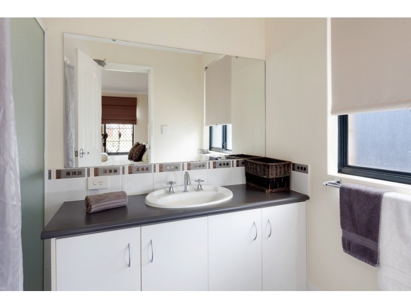 8 Bunya Green, Byford WA 6122