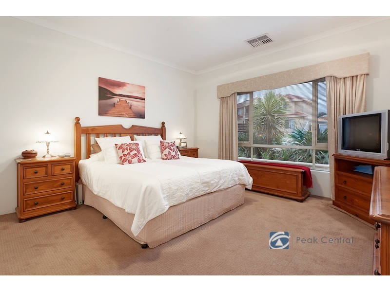 9 Calytrix Crescent, Success WA 6164
