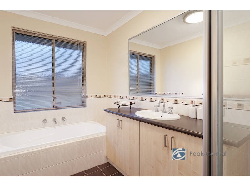 9 Calytrix Crescent, Success WA 6164