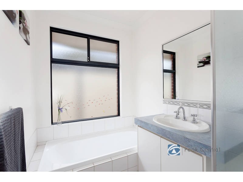 36 Montgomery Drive, Success WA 6164