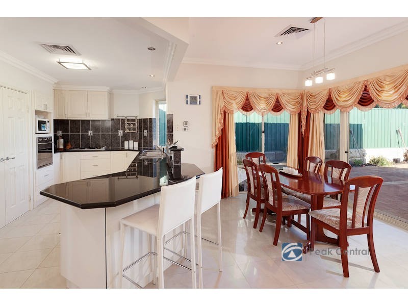 12 Calytrix Crescent, Success WA 6164