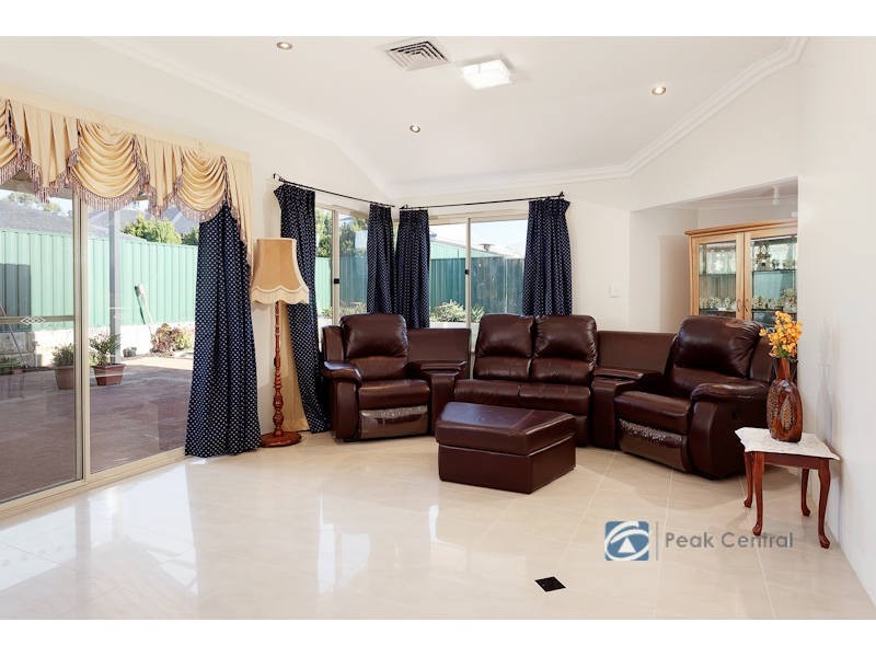 12 Calytrix Crescent, Success WA 6164