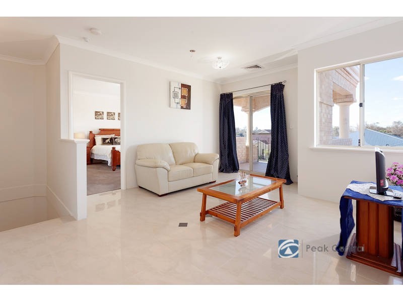 12 Calytrix Crescent, Success WA 6164