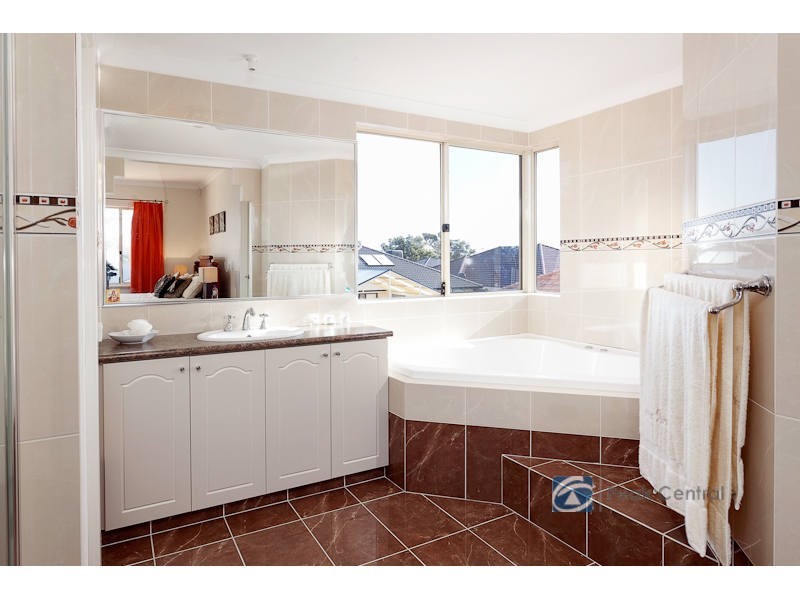 12 Calytrix Crescent, Success WA 6164