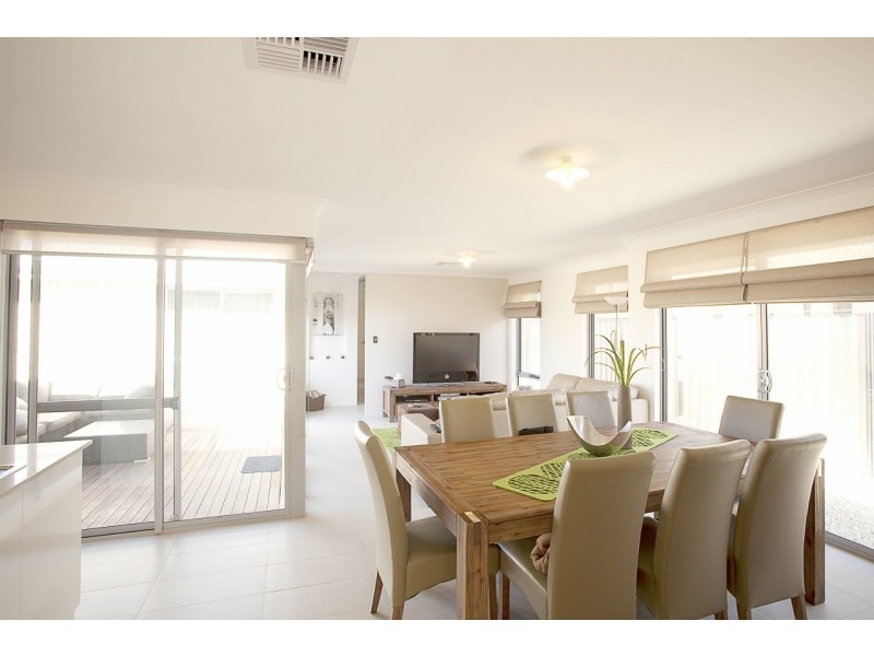 10 Latteri Turn, Aubin Grove WA 6164