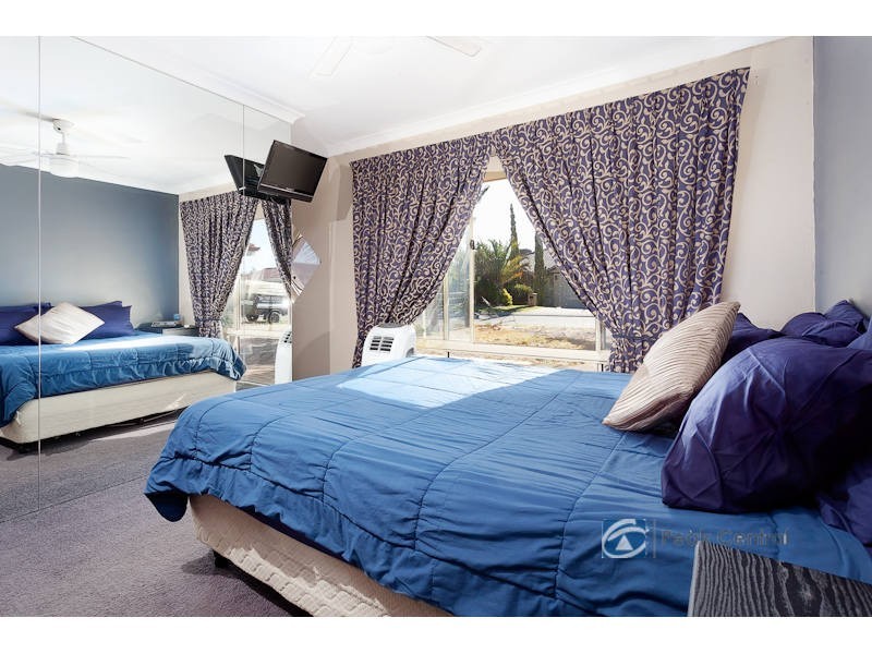 4 Daley Close, Atwell WA 6164