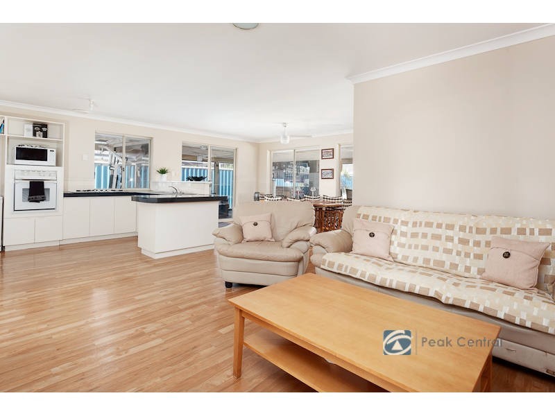 4 Daley Close, Atwell WA 6164