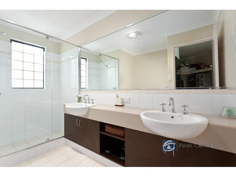 51 Aurora Drive, Atwell WA 6164