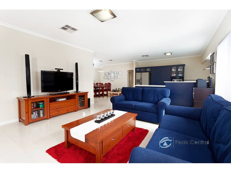 51 Aurora Drive, Atwell WA 6164