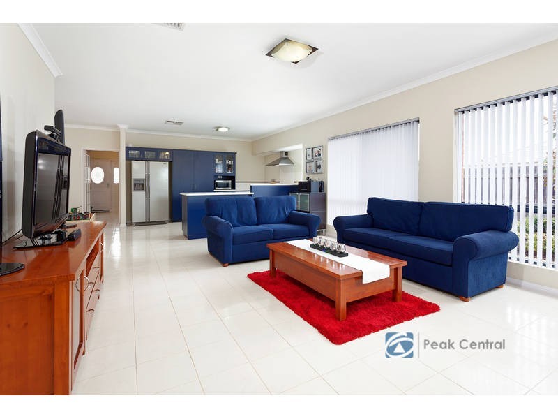 51 Aurora Drive, Atwell WA 6164