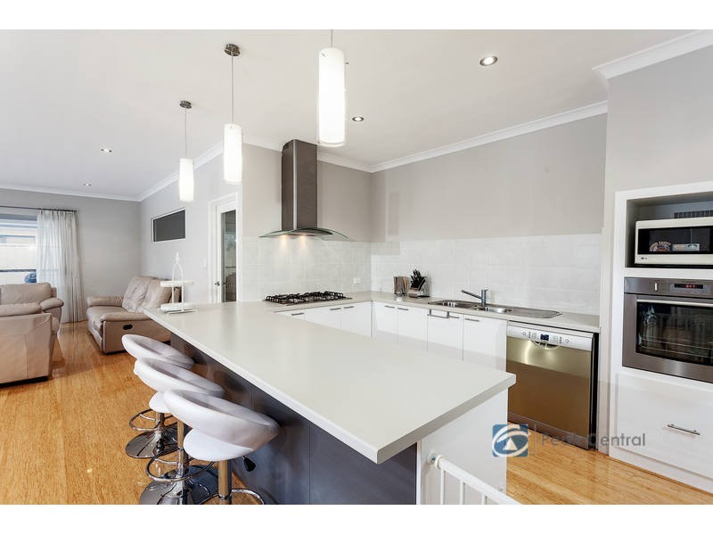 11 Mala Way, Success WA 6164