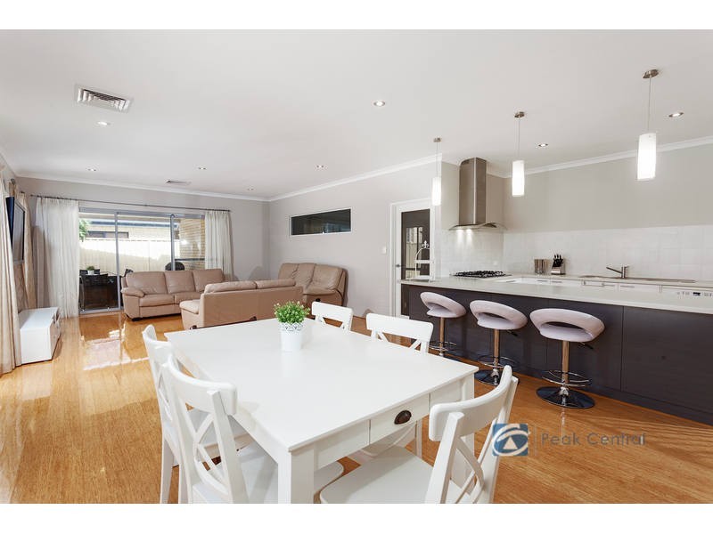 11 Mala Way, Success WA 6164