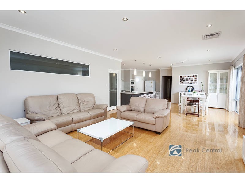 11 Mala Way, Success WA 6164