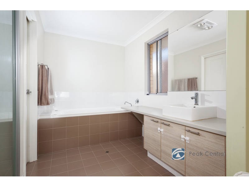 11 Mala Way, Success WA 6164