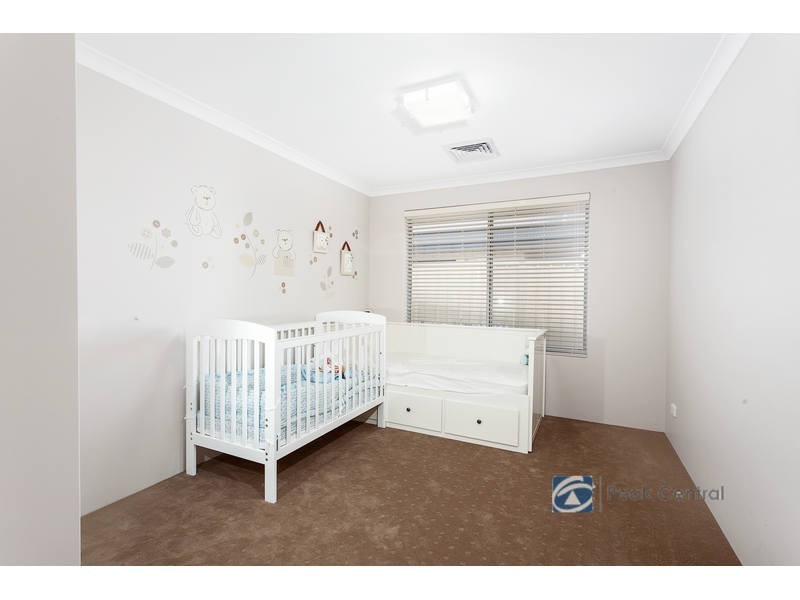11 Mala Way, Success WA 6164