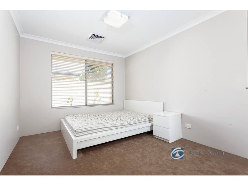 11 Mala Way, Success WA 6164