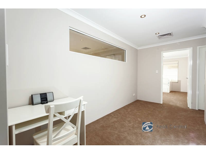 11 Mala Way, Success WA 6164