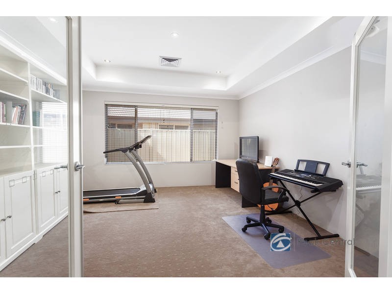11 Mala Way, Success WA 6164