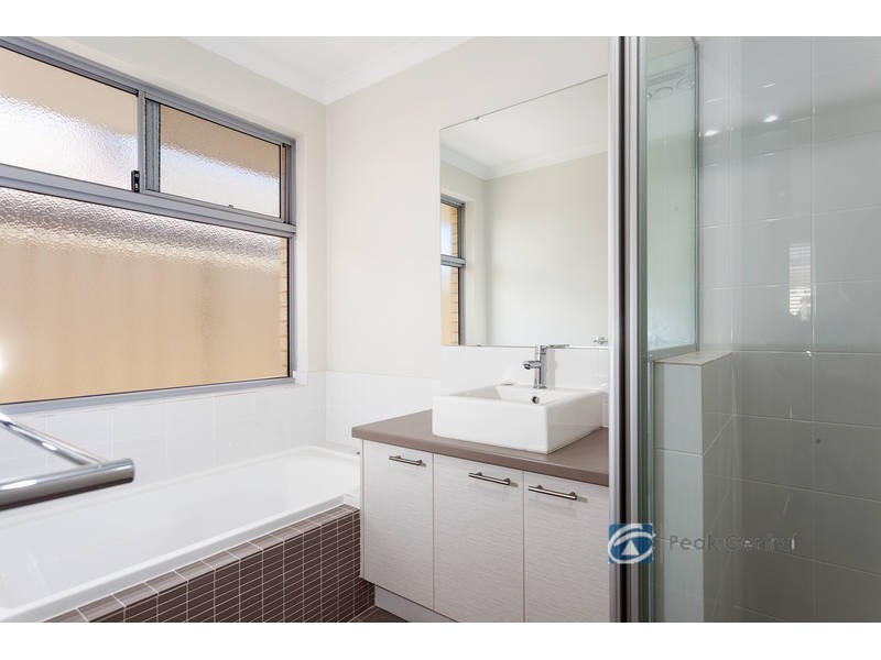 11 Mala Way, Success WA 6164