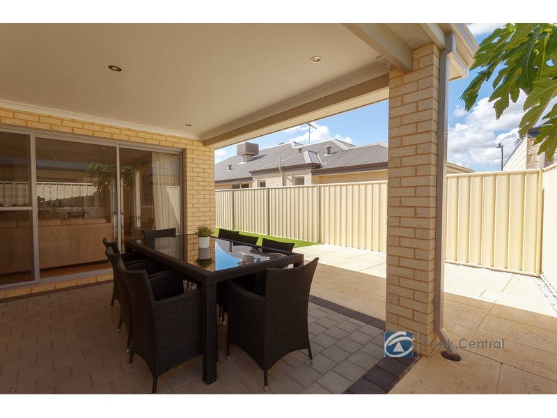 11 Mala Way, Success WA 6164