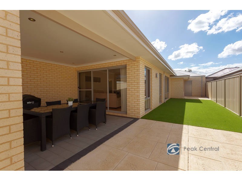 11 Mala Way, Success WA 6164