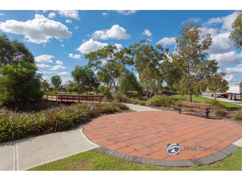 11 Mala Way, Success WA 6164
