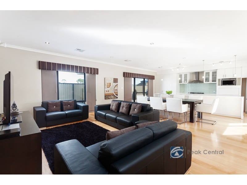 8 Armand Drive, Aubin Grove WA 6164