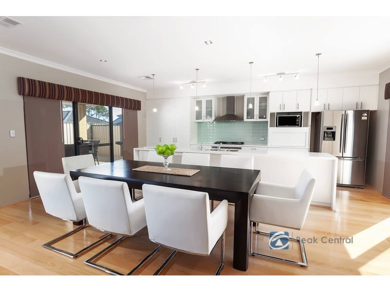 8 Armand Drive, Aubin Grove WA 6164