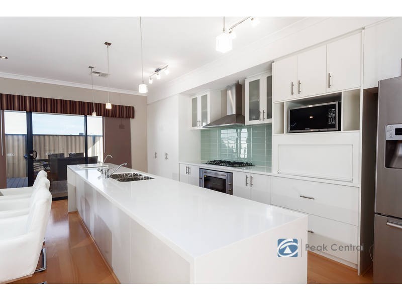 8 Armand Drive, Aubin Grove WA 6164