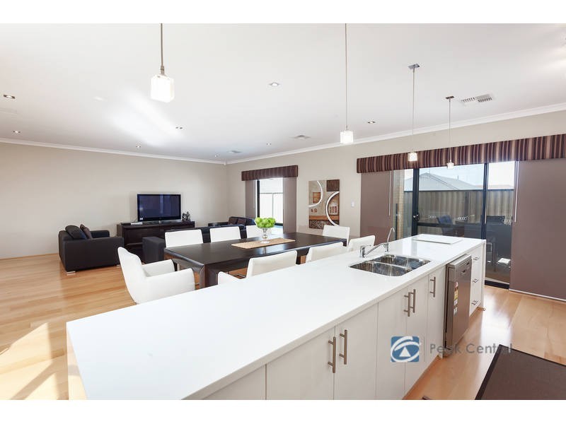 8 Armand Drive, Aubin Grove WA 6164