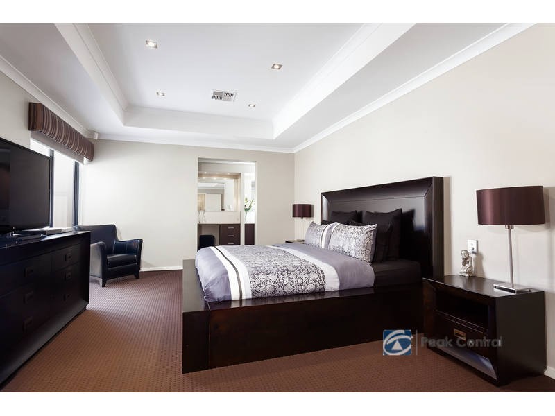 8 Armand Drive, Aubin Grove WA 6164